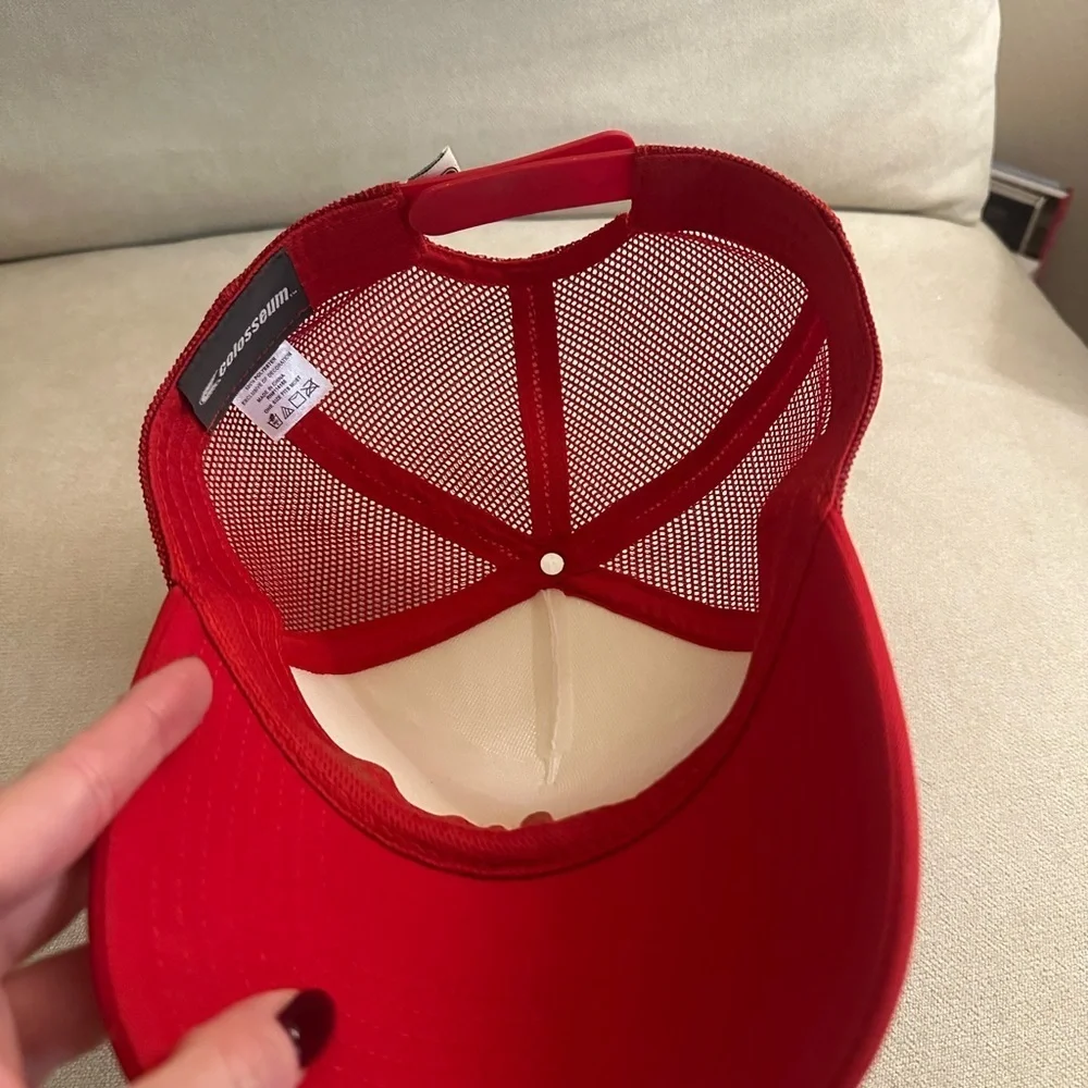 Colosseum bold trucker
